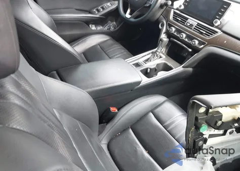 2018 Honda Accord Touring z USA, uszkodzony, nr VIN 1HGCV1F92JA028695